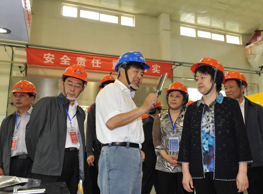 省人大常委会副主任、省总工会主席黄玮来佰利乐调研