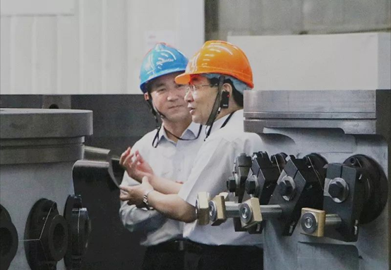 陕西省委书记、省人大常委会主任胡和平一行光临佰利乐“话转型”“谈发展”