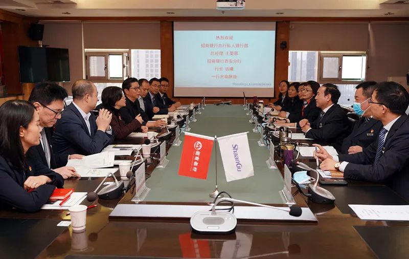招商银行总行个人银行部总经理王晏蓉、招商银行西安分行行长钱曦一行来佰利乐座谈互换